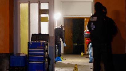 Bild: News5/David Oßwald/NEWS5/dpa
Die Polizei geht derzeit davon aus, dass die beiden Männer sich kannten.