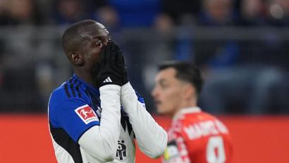 Bild: Marcus Brandt/dpa
Jean-Luc Dompé vom Hamburger SV bleibt nach seiner Alkoholfahrt weiter vom Spielbetrieb suspendiert. (Archivbild)