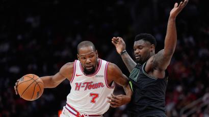 Bild: Ashley Landis/AP/dpa
Kevin Durant (l.) fällt vorerst aus.