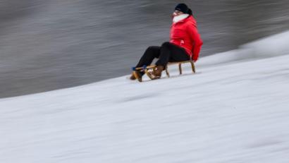 Symbolbild: Thomas Warnack/dpa
Vorbei ist der Winter noch nicht. Er legt nur eine Pause ein. Wetterexperte Andy Neumaier rät, sich einfach wieder über den Schnee zu freuen.