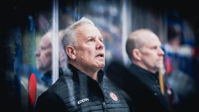 Bild: Tobias Neubert
Rich Chernomaz, Ex-Trainer und aktuell Sportlicher Leiter der Düsseldorfer EG, ist für die Künstliche Intelligenz ein Trainerkandidat bei den Blue Devils Weiden.