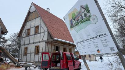 Bild: Gabi Schönberger
Das Naturdorf Bärnau ist ein Experiment, um zu zeigen, wie klimafreundliches und nachhaltiges Bauen in Zukunft aussehen könnte.