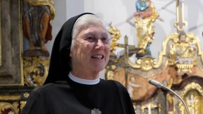 Bild: Fred Lehner
Schwester Ellen bei ihren Erzählungen und Schilderungen über ihre Arbeit als Ordensfrau, Ärztin und Missionarin.