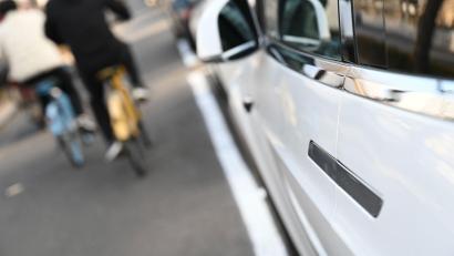 Bild: Johannes Neudecker/dpa
Die Türgriffe hatten bei Unfällen für Probleme gesorgt.