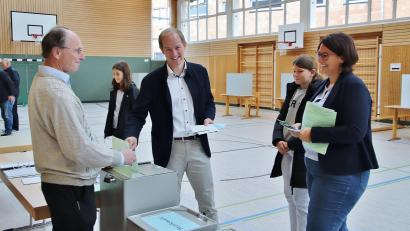 Archivbild: td
Bürgermeister Konrad Kiener (Mitte) stellte sich bereits 2023 zur Wahl in Wernberg-Köblitz.