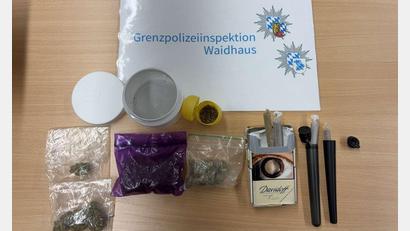 Bild: GPI Waidhaus
Die Grenzpolizei Waidhaus fand bei Kontrollen auf der A6 Marihuana und Cannabis-Gummibärchen.