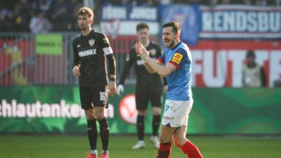 Bild: Christian Charisius/dpa
Kiels Steven Skrzybski freut sich auf Partie gegen Stuttgart: „Dafür ist man dann auch als Kind Fußballer geworden.“ (Archivbild)