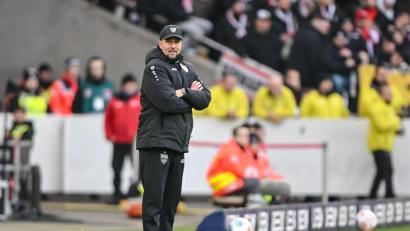 Bild: Harry Langer/dpa
Der VfB und Trainer Sebastian Hoeneß sind im Pokal in Kiel zu Gast.