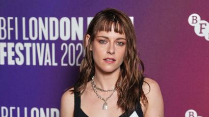 Bild: Scott A Garfitt/Invision/AP/dpa
Hollywood-Schauspielerin Kristen Stewart („Twilight“) hat über ihre Beweggründe für ihr öffentliches Coming-out vor acht Jahren gesprochen. (Archivbild)