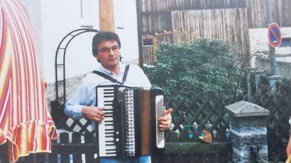 Archivbild: gz
Der Tod von Norbert Karl hat in und um Eslarn große Trauer ausgelöst. Mit seinem Akkordeon begeisterte er früher die Fangemeinde der Kapelle "Mexikanos".