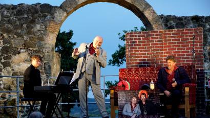 Bild: bkr
Das "Theater für die Jugend" aus Burghausen ließ sich in Gedanken über die Liebe aus.