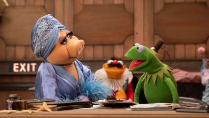 Bild: Mitch Haaseth/Disney/dpa
Miss Piggy (l-r), Lew Zealand und Kermit feiern sich selbst in einem Special zum 50. Jubiläum der Originalserie auf Disney+.