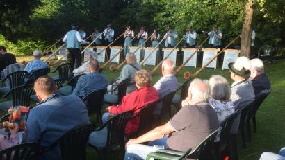 Bild: fz
Der Stiftländer Alphornwahnsinn trat am Freitagabend bei der ersten Serenade in Windischeschenbach auf.