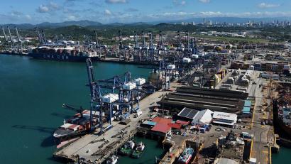 Bild: Matias Delacroix/AP/dpa
Panamas Verfassungsgericht hat die Verträge eines Hongkonger Konzerns für den Betrieb zweier am Panamakanal annulliert. Daran übt China deutliche Kritik. (Archivbild)