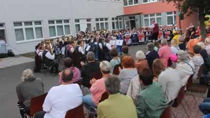 Bild: pi
Das Vereinsorchester des Waidhauser Musikvereins und die Trachtrenkapelle Waldthurn begeistern auf der ganzen Linie.