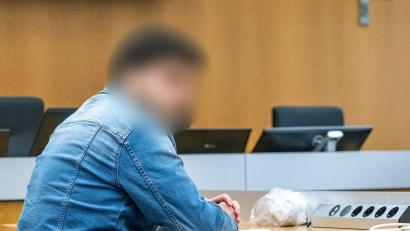 Bild: Armin Weigel/dpa
Ein Vater soll versucht haben, seine Tochter mit Mäusegift zu töten, um keine Unterhaltszahlungen leisten zu müssen. Der Mann ist wegen Mordversuchs angeklagt. (Archivbild)