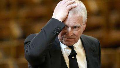 Bild: Aaron Chown/PA Wire/dpa
Ex-Prinz Andrew ist übereinstimmenden Berichten zufolge ausgezogen. (Archivbild)