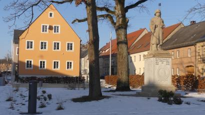 Bild: rn
Im ersten Stock des Rathauses tagt stets das Stadtparlament von Neustadt am Kulm. Dieses wird nach der Kommunalwahl teilweise anders besetzt sein. Außerdem bekommt die Stadt einen neuen Bürgermeister.