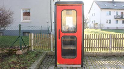 Bild: Bernhard Piegsa
In Schwarzenbach gibt es bereits eine Bücherzelle, in Pressath soll sie auch bald stehen. Nicht mehr benötigte Bücher, die zum Entsorgen zu schade sind, können dort hinterlegt und von anderen "Leseratten" kostenlos entnommen werden.