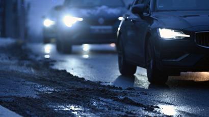 Bild: Lilli Förter/dpa
Im Osten besteht gebietsweise Gefahr von Glatteis durch gefrierenden Regen - örtlich sei auch Unwetter möglich. (Archivbild)