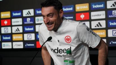 Bild: Marc Schüler/dpa
Schwung und Selbstbewusstsein: Eintracht-Coach Albert Riera.
