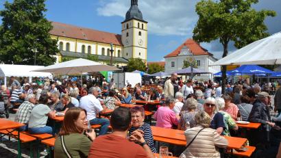 Bild: jr
Bestes Wetter zur Mittagszeit am Bürgerfestsonntag.
