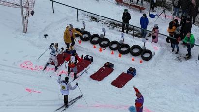 Bild: Daniel Meuler
Einer von zwei "Schießständen" beim Gaudi-Biathlon in Ursensollen.