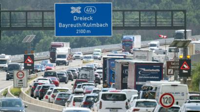Bild: Pia Bayer/dpa
Auf Bayerns Autobahnen gab es 2025 mehr Stau. (Archivbild)