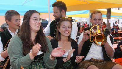 Archivbild: wro
Die gesellige Veranstaltung inmitten der Marktgemeinde lockt alle Generationen an.