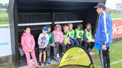 Bild: do
Feuer und Flamme sind die Kids, wenn zum Weltkindertag auch der Fußball ruft. Der FC Tremmersdorf/Speinshart bindet diesen Tag in das Ferien-Kinderprogramm der Gemeinde ein.