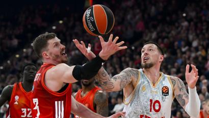 Bild: Sven Hoppe/dpa
Im Duell zweier Welt- und Europameister setzte sich Andreas Obst gegen Daniel Theis durch.