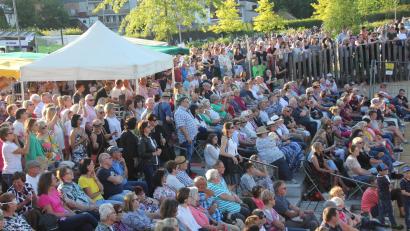 Bild: kro
Massenauflauf im Fischhofpark. So sieht es bei den Kultursommern immer aus.