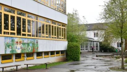 Archivbild: Petra Hartl
Die beginnende Sanierung der Schule ist zweifellos das größte aktuelle Projekt in Kümmersbruck. Die vier Bürgermeister-Kandidaten nennen darüber hinaus aber noch weitere Themen, die ihnen persönlich besonders am Herzen liegen.