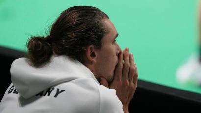 Bild: Luca Bruno/AP/dpa
Das Halbfinal-Aus gegen Spanien war für Alexander Zverev im vergangenen November eine Enttäuschung. (Archivbild)