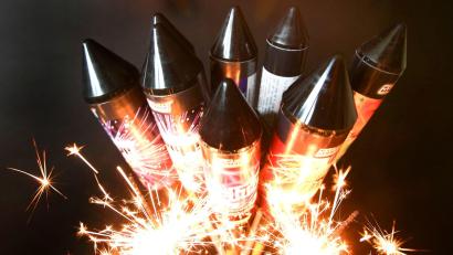 Bild: Roland Weihrauch/dpa
Den Ermittlern zufolge bestätigte sich der Verdacht, dass eine Silvesterrakete das Feuer ausgelöst hatte. (Symbolbild)