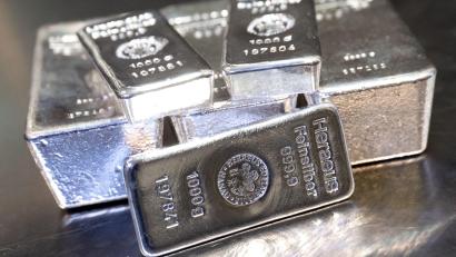 Bild: Sven Hoppe/dpa
Silber ist massiv gefragt. (Archivbild)