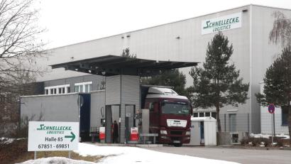 Bild: Hirsch
Die Logistikfirma Schnellecke im Wackersdorfer Industriegebiet schließt 2027 den Standort, 530 Mitarbeiter sind betroffen.