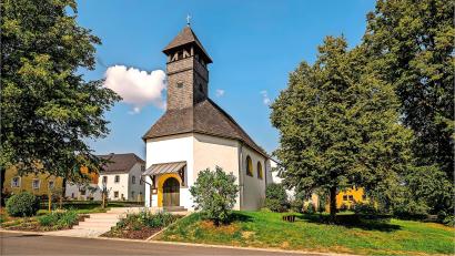 Bild: Xaver Klaussner
Die Kirche Sankt Michael liegt in der Dorfmitte von Lengenfeld und ist mit Abschluss der Dorferneuerung im Oberen Bereich auch barrierefrei zu erreichen.