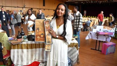 Bild: ubb
Rania Kinfe (43) aus Frankfurt ist die Gründerin des Verein EDWA für mehr Frauenrechte. Inzwischen gibt es diesen Verein auch in Tirschenreuth, dessen noch ganz frische Gründung unter anderem mit dem Äthiopischen Fest im Kettelerhaus gefeiert wurde.