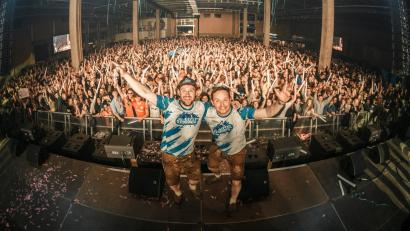 Bild: Moritz Weiß
Das Duo "Die Gipfelstürmer" sorgt zum Auftakt des Wurzer O'Schnitts am 5. September für Stimmung im Festzelt.