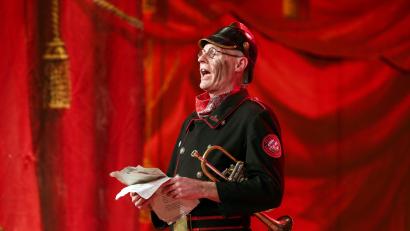 Archivbild: David Ebener
Norbert Neugirg von der "Altneihauser Feierwehrkapell'n" zog beim Frankenfasching in Veitshöchheim kräftig vom Leder. Das Publikum liebte ihn für seine Sprüche.