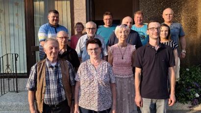 Bild: soj
Fritz Kuriczak (vorne links), der Ehrenvorsitzende der Krieger- und Soldatenkameradschaft Ebnath feierte mit Freunden und Bekannten seinen 80. Geburtstag.