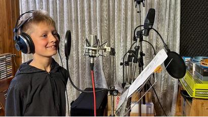 Bild: ld
Wie ein echter Profi! Fabian bei der Aufzeichnung der Lieder für die CD.