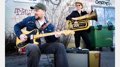 Bild: Alessandra Schellnegger/exb
Stephan Zinner (vorne) und Peter Pichler haben den Blues.