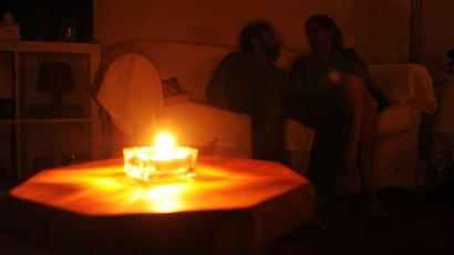 Symbolbild: picture alliance / dpa
Damit es bei einem Black-Out nicht finster wird, hat die Stadt Waldershof vorgesorgt und sieben Notstromaggregate gekauft, die in den Feuerwehrhäusern der Stadt und der Ortsteile stationiert werden sollen.