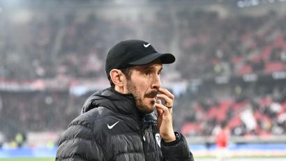 Bild: Silas Stein/dpa
Freiburgs Coach Julian Schuster fragt sich, warum Gegner Werder Bremen den Trainer gewechselt hat. (Archivbild)