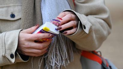 Bild: Elisa Schu/dpa
Das Robert Koch-Institut geht von 7,4 Millionen akuten Atemwegserkrankungen in Deutschland aus (Symbolbild).