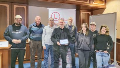 Archivbild: Julia Zant
Bei der Gründung strahlten die Mitglieder der "Liste Soziale Bürger Weiden". Monate später zerstreitet sich die Gruppe. Vor allem zwischen Ali Zant (Vierter von links) und Detlef Prölß (Vierter von rechts) krachte es.