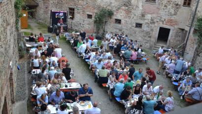 Bild: gi
In einer romantischen Sommernacht fand das Weinfest auf Schloss Burgtreswitz statt.