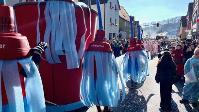Archivbild: Gabi Schönberger
Der Faschingszug in Neustadt/WN ist seit Jahren ein Besuchermagnet. Im vergangenen Jahr säumten bei strahlendem Sonnenschein Tausende Zuschauer die Straßen. In diesem Jahr findet er am Sonntag, 15. Februar statt.